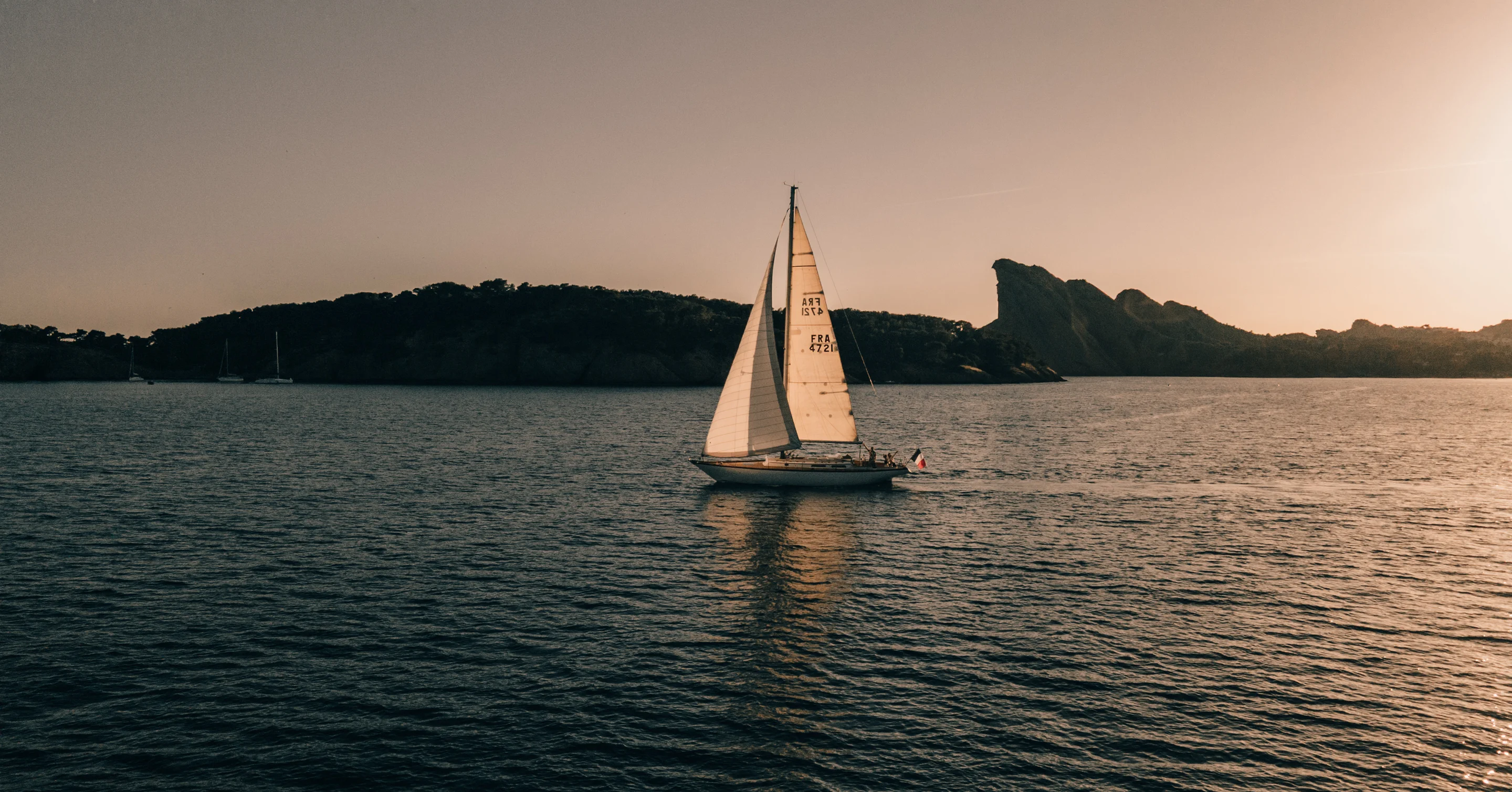 Izenah III sailing along the Var coast